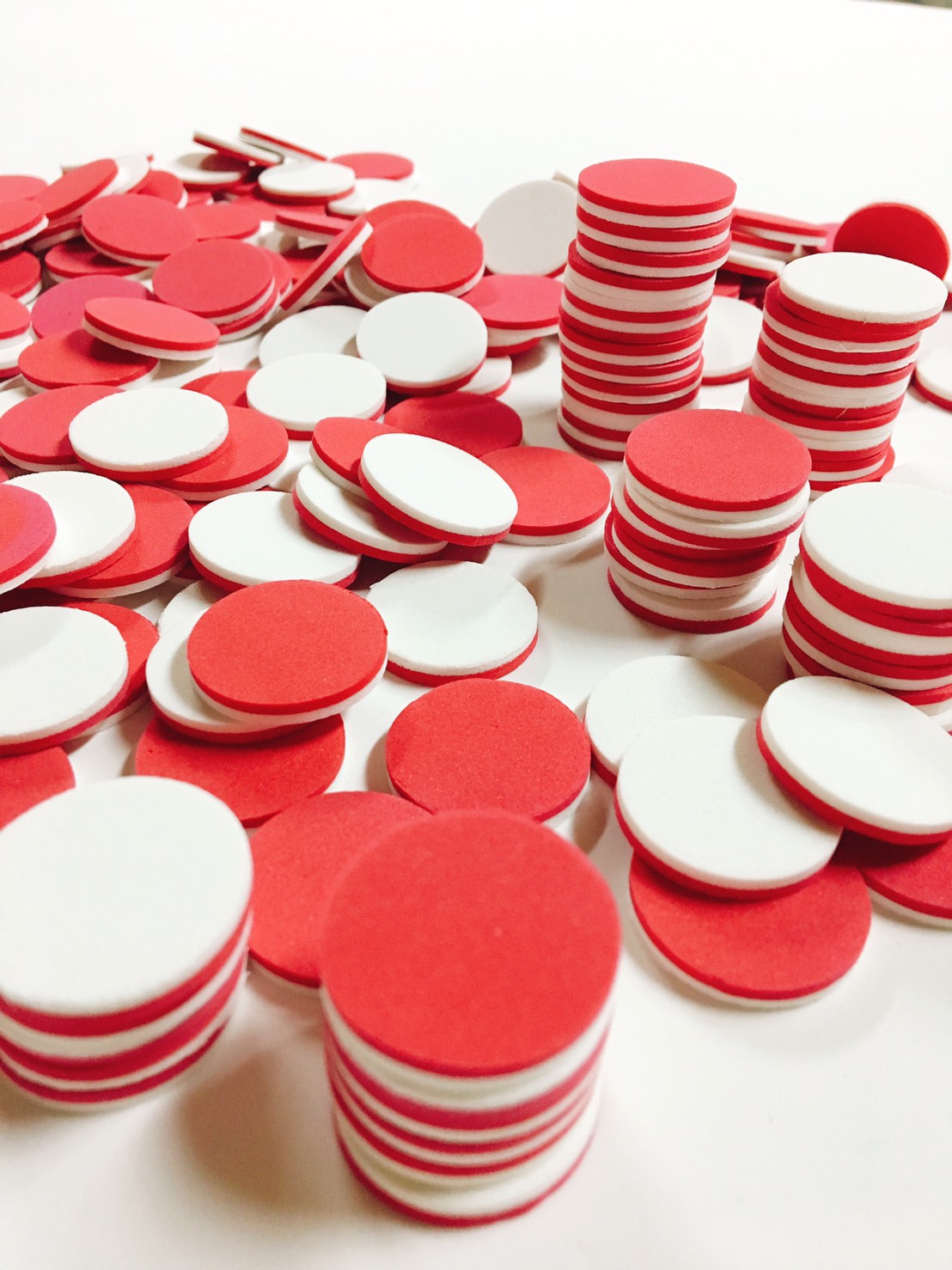 Two-Color Counters - Red/ White, Set of 200